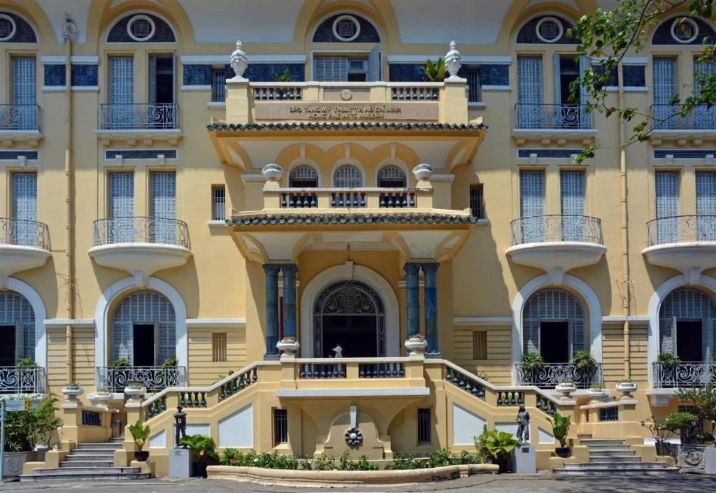 Khách sạn Edenpark & Service 2*
